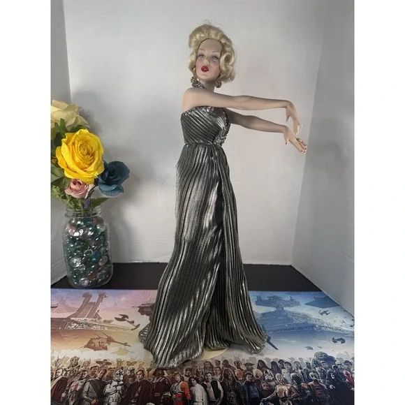 Franklin Mint "Marilyn Monroe" Porcelain Doll 19" Gentlemen Prefer Blondes" 1994 - Picture 15 of 17
